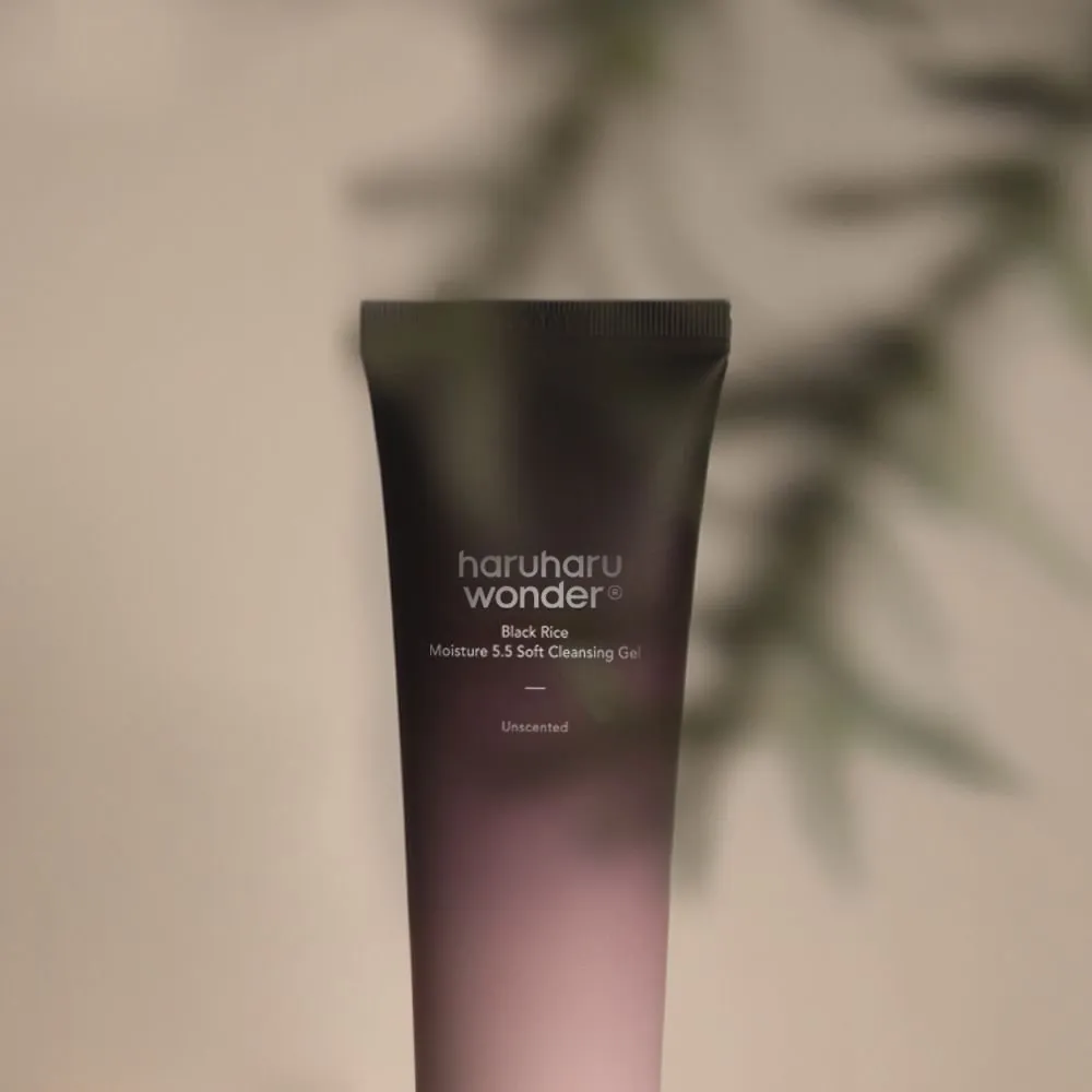 Haruharu Wonder Black Rice Moisture 5.5 Soft Cleansing Gel